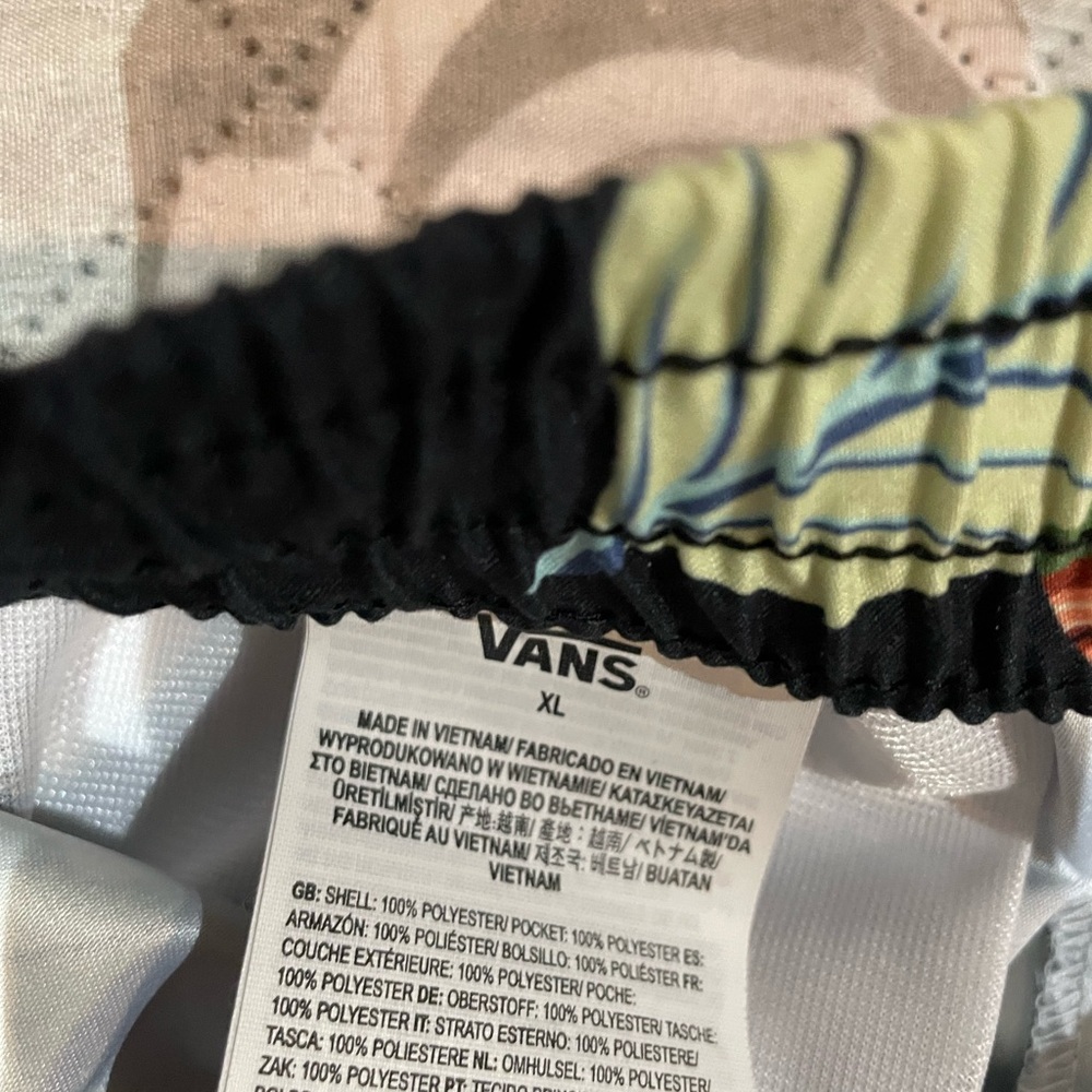 Vans Tropical Print Shorts - Picture 5 of 5